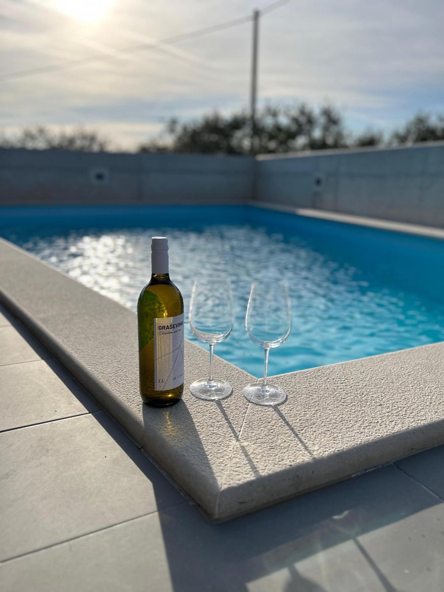 Villa Davide Petrovija Luaran gambar